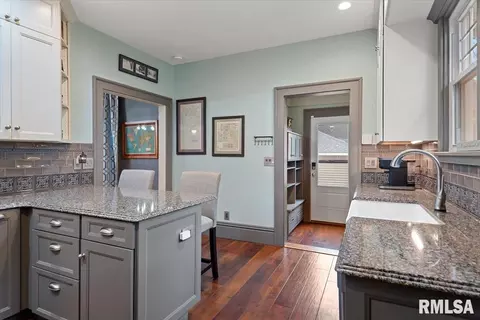 909 S Walnut St, Springfield, IL 62704 photo 18