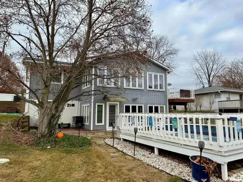 230 N Shore Dr, Petersburg, IL 62675