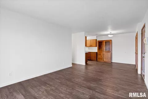 Living - 2875 Taylor Ave, Springfield, IL 62703 photo 2 of 2