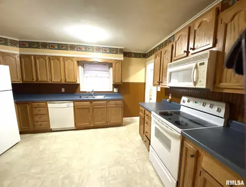 Kitchen - 2545 Burton Dr, Springfield, IL 62703 photo 2 of 2