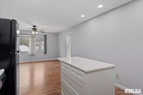 2125 Dunwich Dr, Springfield, IL 62702 photo 5