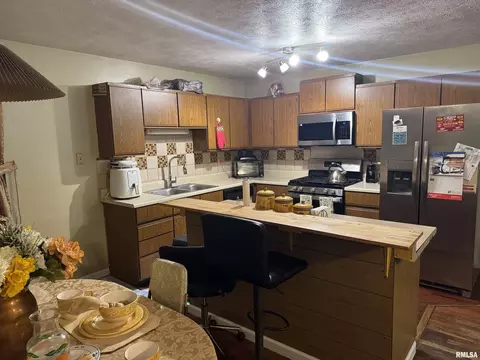 1524 Brenda Ct, Springfield, IL 62702 photo 3