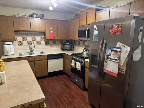 1524 Brenda Ct, Springfield, IL 62702 photo 4