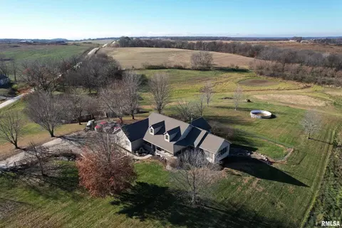 24080 287th Ave, Barry, IL 62312