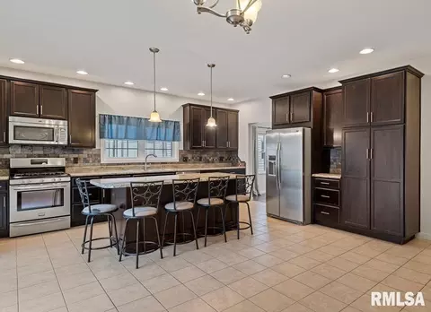 Kitchen - 2914 S Park Ave, Springfield, IL 62704 photo 2 of 4