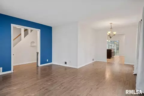 Living - 2914 S Park Ave, Springfield, IL 62704 photo 1 of 6