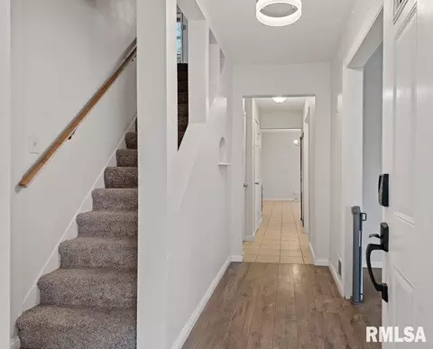 Entry Way - 2914 S Park Ave, Springfield, IL 62704 photo 1 of 5