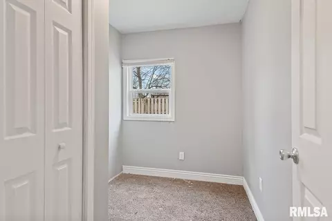 Entry Way - 2914 S Park Ave, Springfield, IL 62704 photo 5 of 5