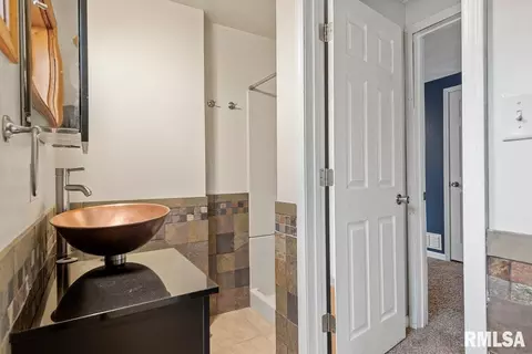 Entry Way - 2914 S Park Ave, Springfield, IL 62704 photo 3 of 5