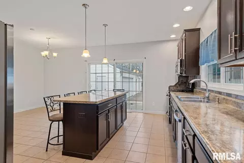 Kitchen - 2914 S Park Ave, Springfield, IL 62704 photo 3 of 4