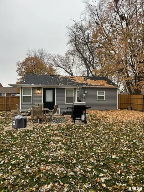 2414 E Devonshire Rd, Springfield, IL 62703 photo 2