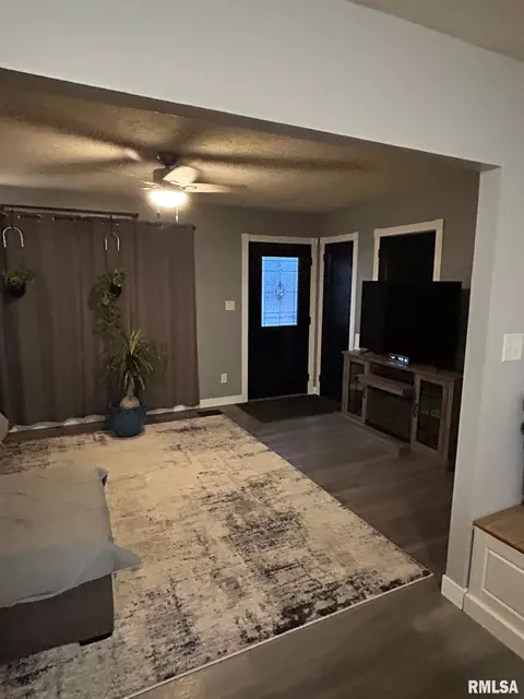 2414 E Devonshire Rd, Springfield, IL 62703 photo 3