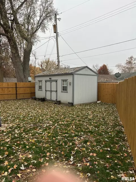2414 E Devonshire Rd, Springfield, IL 62703 photo 13