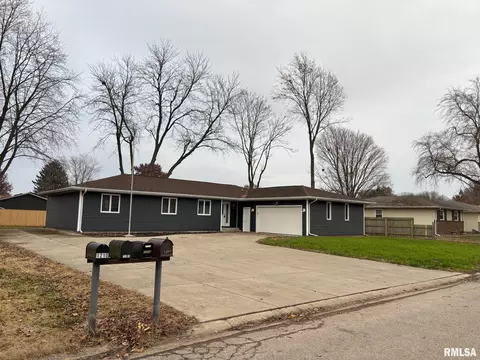 1208 5th St, Pawnee, IL 62558