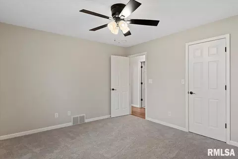 Bedroom - 4817 Greenbriar Dr, Springfield, IL 62711 photo 5 of 9