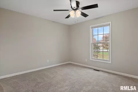 Bedroom - 4817 Greenbriar Dr, Springfield, IL 62711 photo 4 of 9