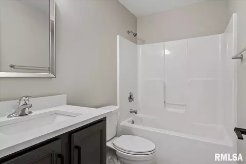 Bath - 4817 Greenbriar Dr, Springfield, IL 62711 photo 1 of 3