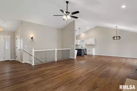 Entry Way - 4817 Greenbriar Dr, Springfield, IL 62711 photo 2 of 3