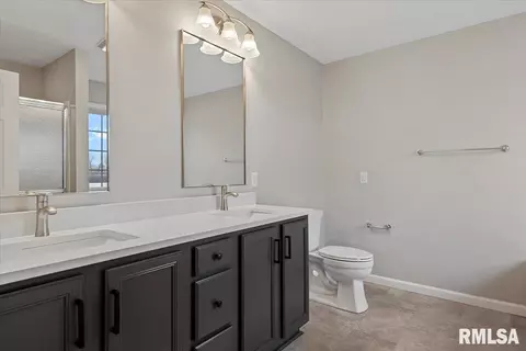 Bath - 4817 Greenbriar Dr, Springfield, IL 62711 photo 2 of 3