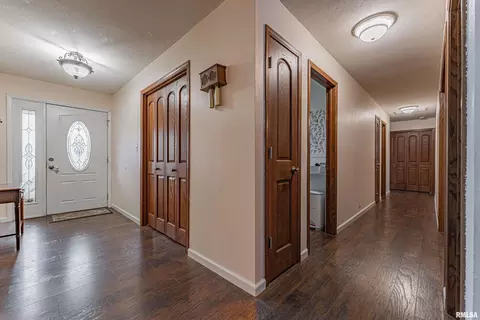 Entry Way - 33 Roley Estates Ests, Sullivan, IL 61951 photo 2 of 2