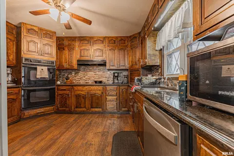 Kitchen - 33 Roley Estates Ests, Sullivan, IL 61951 photo 1 of 3