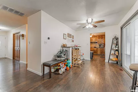 Entry Way - 33 Roley Estates Ests, Sullivan, IL 61951 photo 1 of 2
