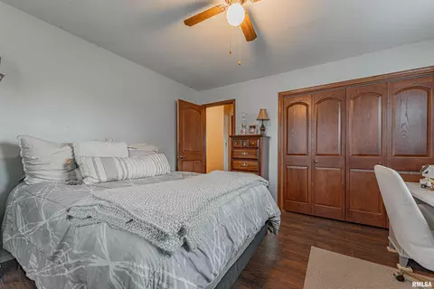 Bedroom - 33 Roley Estates Ests, Sullivan, IL 61951 photo 4 of 6