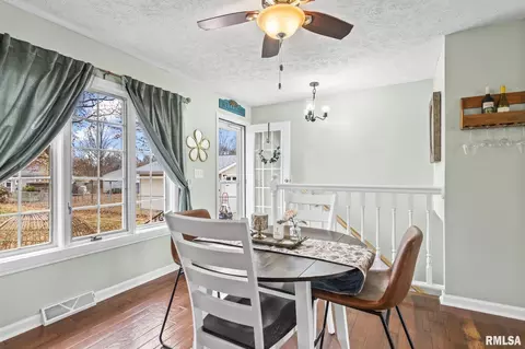 Dining - 3223 West St, Springfield, IL 62707 photo 1 of 1