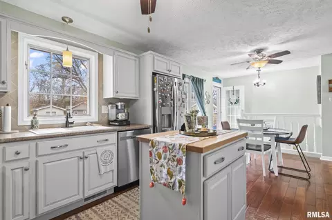 Kitchen - 3223 West St, Springfield, IL 62707 photo 1 of 4
