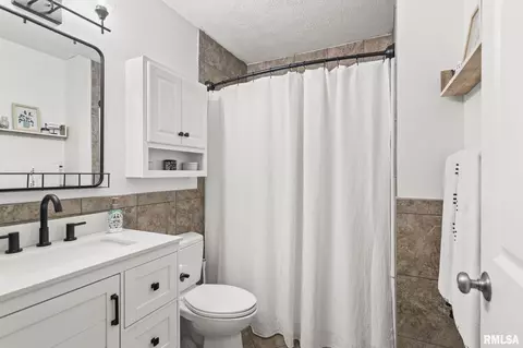 Bath - 3223 West St, Springfield, IL 62707 photo 3 of 3