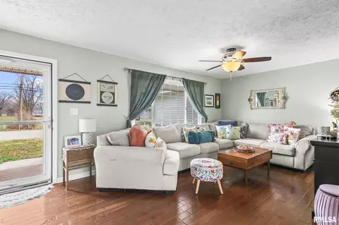 Living - 3223 West St, Springfield, IL 62707 photo 1 of 5