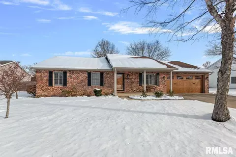 504 Garden Ct, Chatham, IL 62629