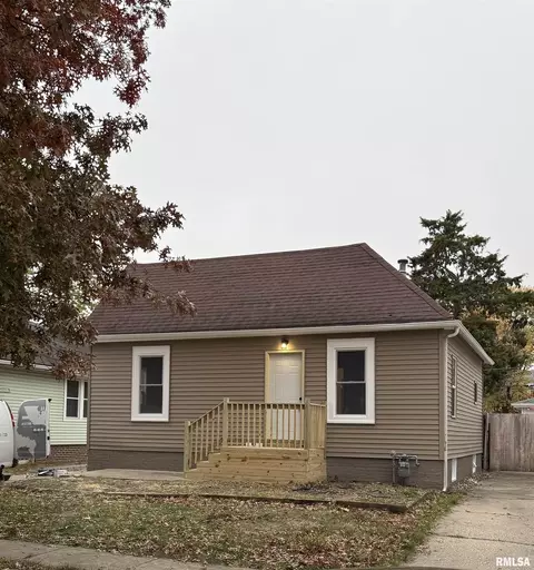 2009 S Pasfield St, Springfield, IL 62704