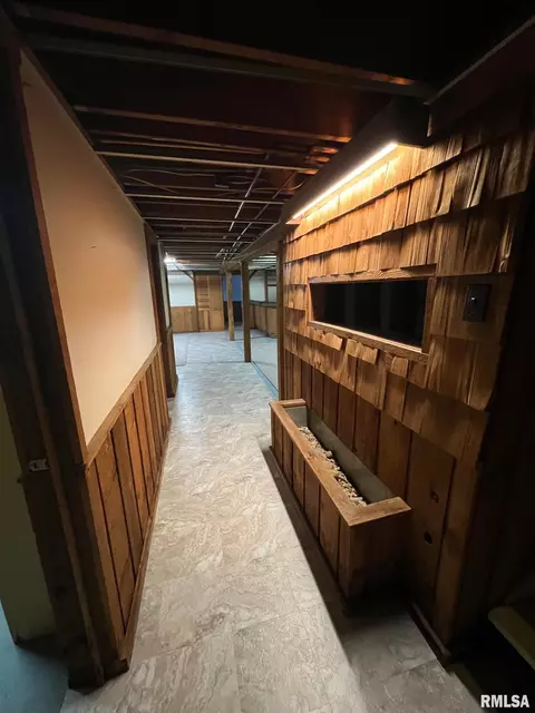 Entry Way - 320 E Jasper St, Mount Pulaski, IL 62548 photo 2 of 2