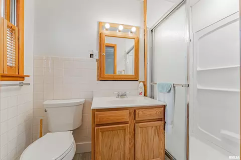 Bath - 320 E Jasper St, Mount Pulaski, IL 62548 photo 1 of 3