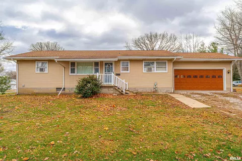 320 E Jasper St, Mount Pulaski, IL 62548