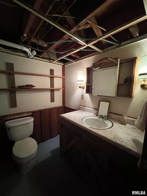 Bath - 320 E Jasper St, Mount Pulaski, IL 62548 photo 3 of 3