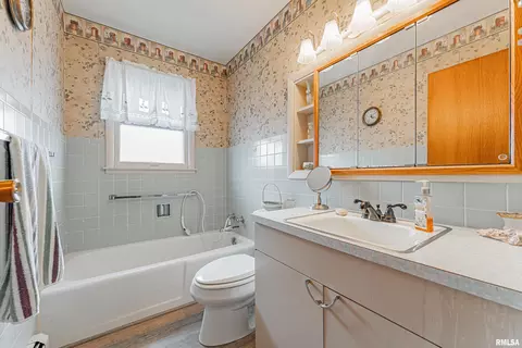 Bath - 320 E Jasper St, Mount Pulaski, IL 62548 photo 2 of 3