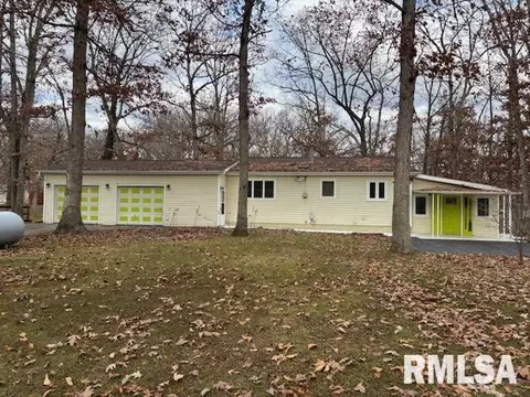 15296 Magnolia Dr, Girard, IL 62640