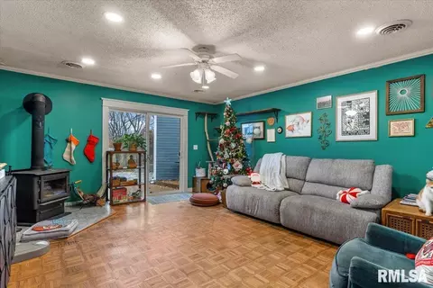 Living - 3 Settlers Ln, Springfield, IL 62707 photo 1 of 1
