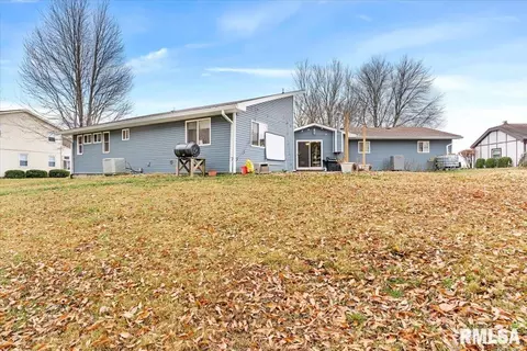 Exterior - 3 Settlers Ln, Springfield, IL 62707 photo 4 of 11