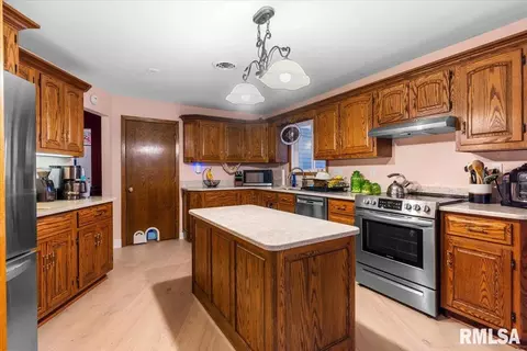 Kitchen - 3 Settlers Ln, Springfield, IL 62707 photo 4 of 4