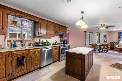 Kitchen - 3 Settlers Ln, Springfield, IL 62707 photo 1 of 4