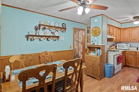 Dining - 3213 Sherman St, Springfield, IL 62703 photo 2 of 3