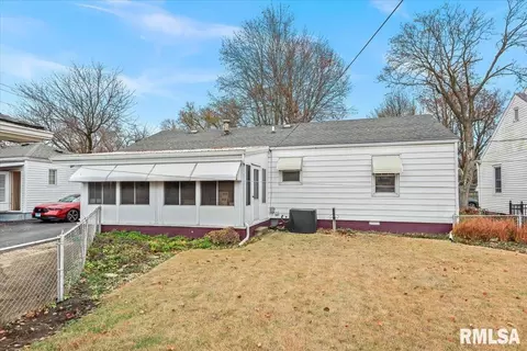 Exterior - 3213 Sherman St, Springfield, IL 62703 photo 4 of 7