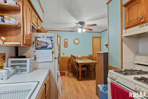 Kitchen - 3213 Sherman St, Springfield, IL 62703 photo 2 of 2