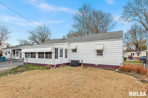 Exterior - 3213 Sherman St, Springfield, IL 62703 photo 5 of 7