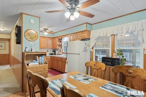 Dining - 3213 Sherman St, Springfield, IL 62703 photo 1 of 3