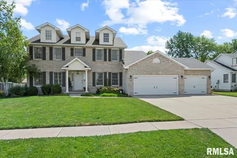 240 Manor Hill Dr, Chatham, IL 62629