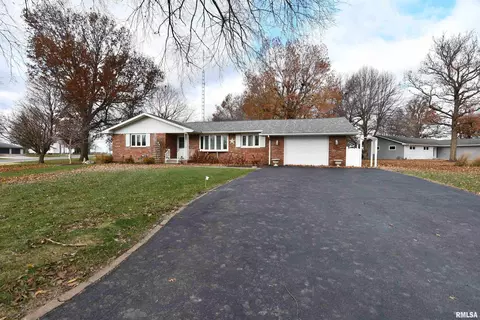 101 N Monroe St, Morrisonville, IL 62546